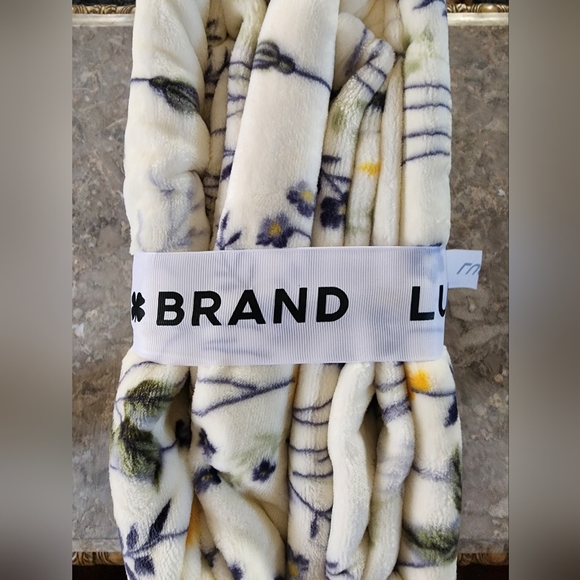 NWT Lucky Brand Plush Blanket Floral Print size Twin - Picture 6 of 6
